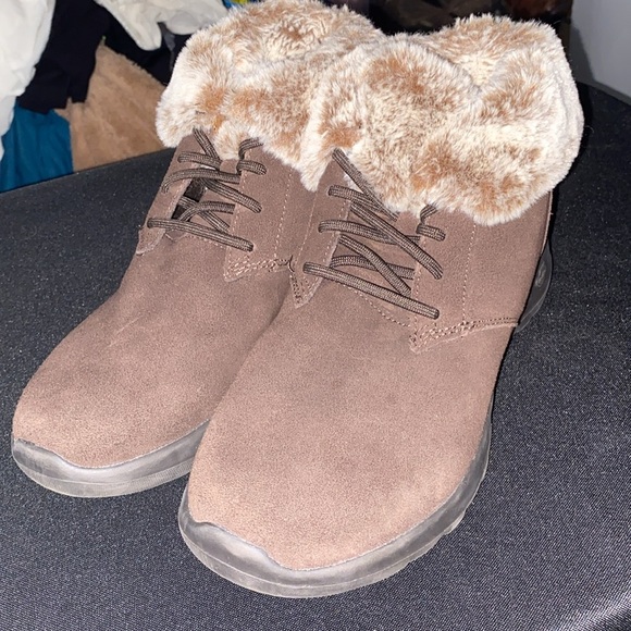 EUC SKECHERS WO SIZE 9 BROWN SUEDE LEATHER ANKLE BOOTS W/ FAUX FUR TRIM CLEAN - Picture 11 of 12